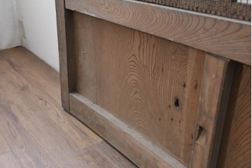 アンティーク建具　明治から大正期　欅(ケヤキ)材　金網入りのきつね格子蔵戸1枚　※反り有り　(R-086509)