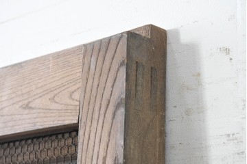 アンティーク建具　明治から大正期　欅(ケヤキ)材　金網入りのきつね格子蔵戸1枚　※反り有り　(R-086509)
