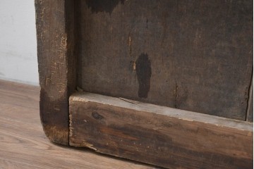 アンティーク建具　明治期　彫刻入りの特大金具が目を惹く庄内蔵戸1枚　(R-086510)