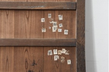 アンティーク建具　明治から大正期　欅(ケヤキ)材・栗(クリ)材　落ち着いた木味に八双金具が映える蔵戸1枚　(R-086511)