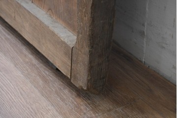 アンティーク建具　明治から大正期　欅(ケヤキ)材・栗(クリ)材　落ち着いた木味に八双金具が映える蔵戸1枚　(R-086511)