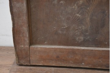 アンティーク建具　明治から大正期　檜(ヒノキ)材・欅(ケヤキ)材　立派な金具と深みのある色合いが重厚感を引き立てる庄内蔵戸1枚　(R-086512)
