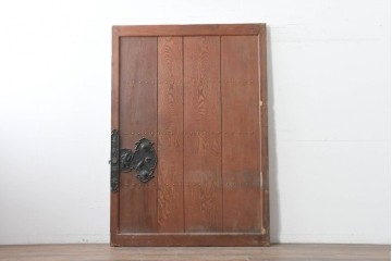 アンティーク建具　昭和初期から中期　栗(クリ)材の木目と金色の鋲打ちデザインが上品な蔵戸1枚　(R-086513)