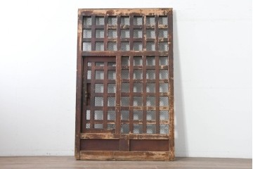 アンティーク建具　明治から大正期　歳月を感じる風格の金網入り格子くぐり戸1枚　(R-086515)