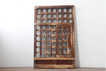 アンティーク建具　明治から大正期　歳月を感じる風格の金網入り格子くぐり戸1枚　(R-086515)