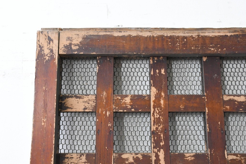 アンティーク建具　明治から大正期　歳月を感じる風格の金網入り格子くぐり戸1枚　(R-086515)
