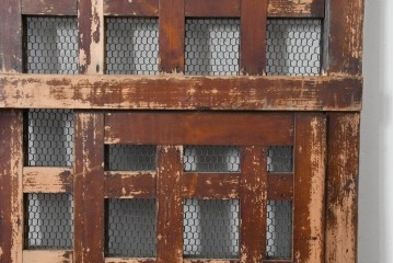 アンティーク建具　明治から大正期　歳月を感じる風格の金網入り格子くぐり戸1枚　(R-086515)