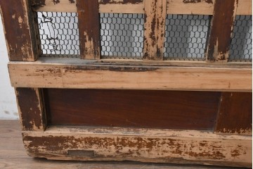 アンティーク建具　明治から大正期　歳月を感じる風格の金網入り格子くぐり戸1枚　(R-086515)