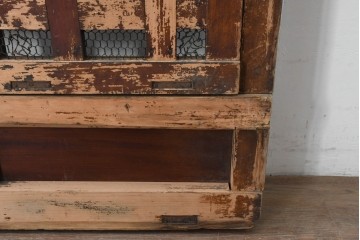 アンティーク建具　明治から大正期　歳月を感じる風格の金網入り格子くぐり戸1枚　(R-086515)