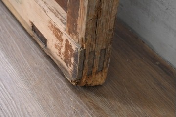 アンティーク建具　明治から大正期　歳月を感じる風格の金網入り格子くぐり戸1枚　(R-086515)