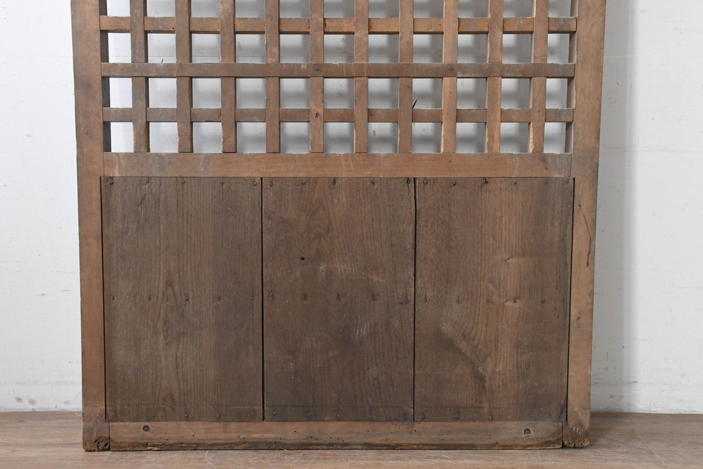 アンティーク建具　明治から大正期　素朴な木味が魅力のきつね格子蔵戸1枚　　(R-086517)