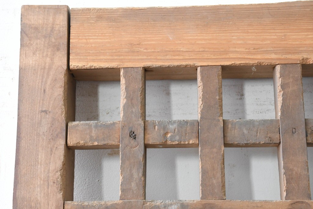 アンティーク建具　明治から大正期　素朴な木味が魅力のきつね格子蔵戸1枚　　(R-086517)