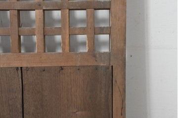 アンティーク建具　明治から大正期　素朴な木味が魅力のきつね格子蔵戸1枚　　(R-086517)
