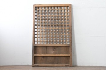 アンティーク建具　明治から大正期　素朴な木味が魅力のきつね格子蔵戸1枚　　(R-086517)