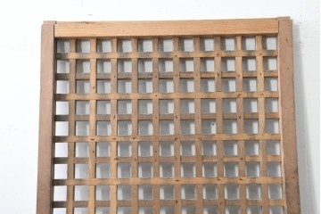 アンティーク建具　明治から大正期　素朴な木味が魅力のきつね格子蔵戸1枚　　(R-086517)