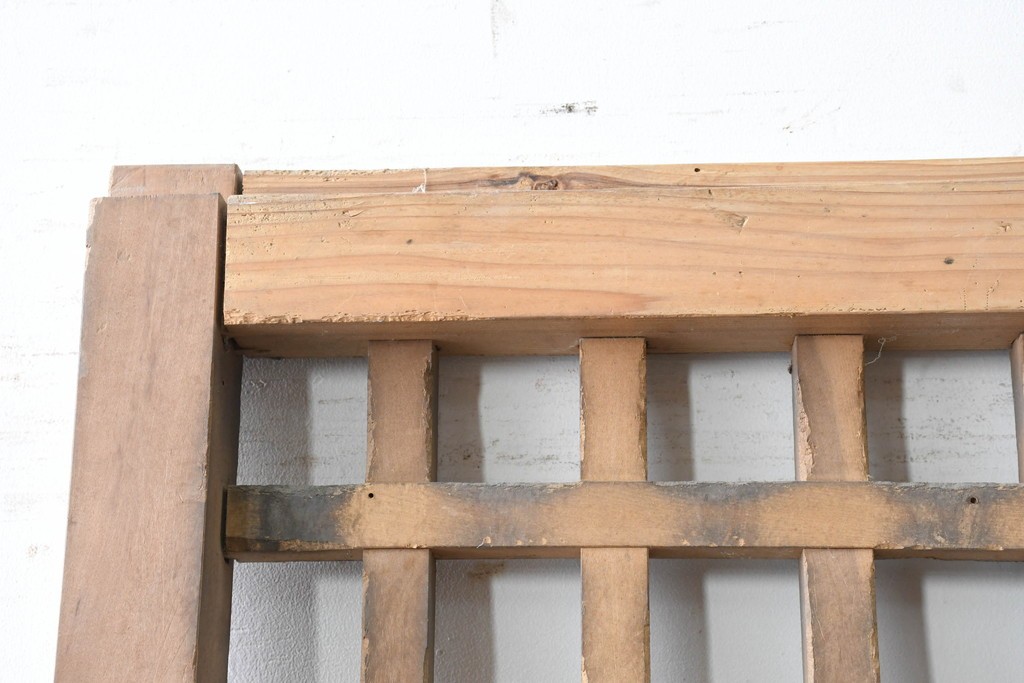 アンティーク建具　明治から大正期　素朴な木味が魅力のきつね格子蔵戸1枚　　(R-086517)