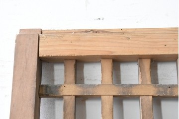 アンティーク建具　明治から大正期　素朴な木味が魅力のきつね格子蔵戸1枚　　(R-086517)