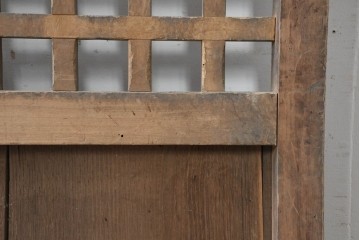 アンティーク建具　明治から大正期　素朴な木味が魅力のきつね格子蔵戸1枚　　(R-086517)
