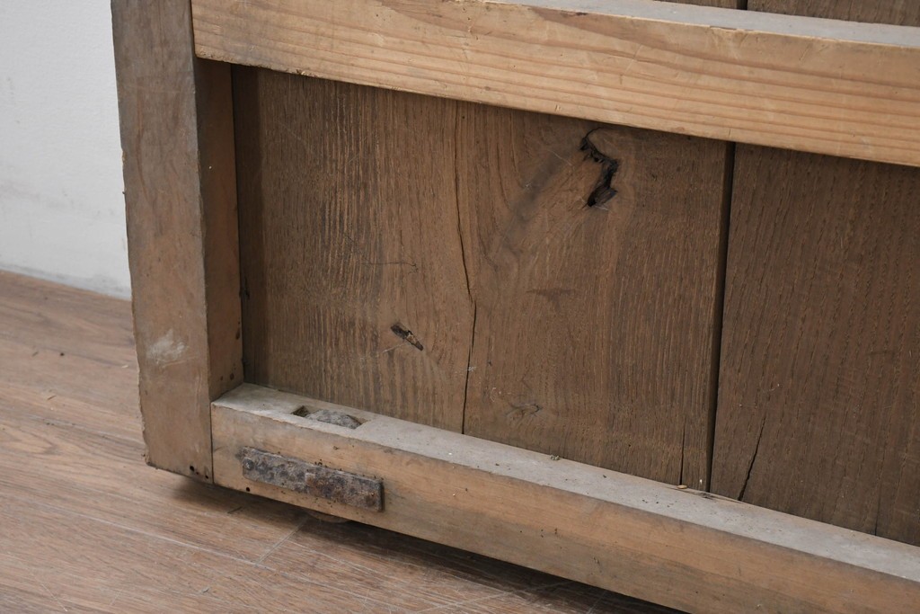 アンティーク建具　明治から大正期　素朴な木味が魅力のきつね格子蔵戸1枚　　(R-086517)