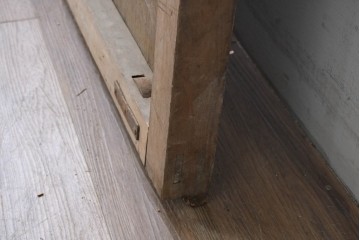 アンティーク建具　明治から大正期　素朴な木味が魅力のきつね格子蔵戸1枚　　(R-086517)