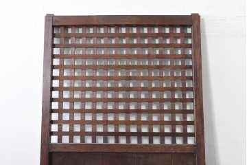 アンティーク建具　明治から大正期　黒褐色の木肌に美しい木目が映えるきつね格子蔵戸1枚　　(R-086518)