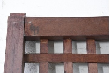 アンティーク建具　明治から大正期　黒褐色の木肌に美しい木目が映えるきつね格子蔵戸1枚　　(R-086518)