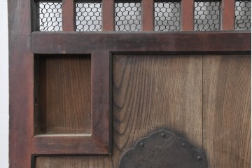アンティーク建具　明治から大正期　しっかりとしたつくりの金網入りきつね格子蔵戸1枚　　(R-086519)