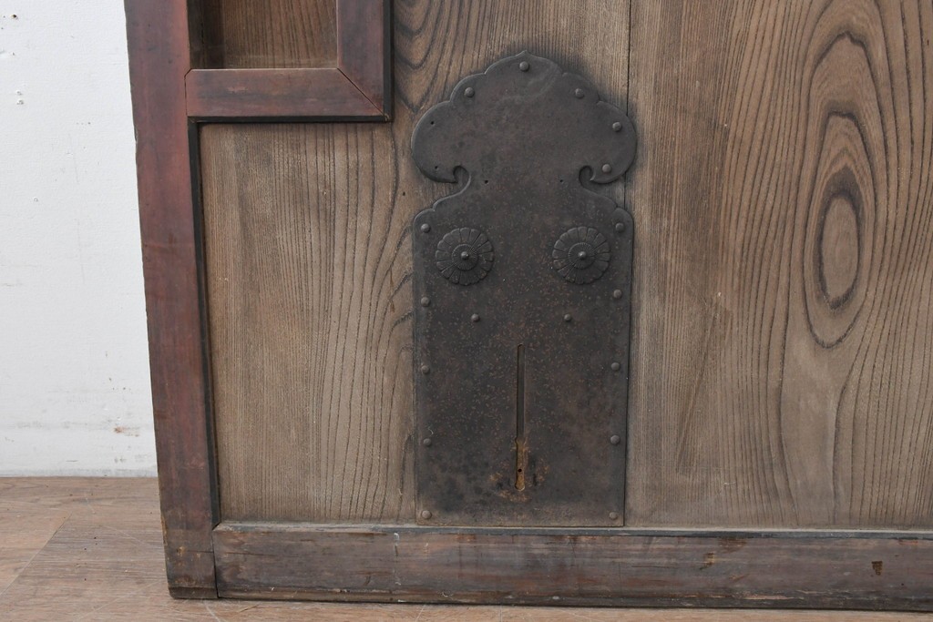 アンティーク建具　明治から大正期　しっかりとしたつくりの金網入りきつね格子蔵戸1枚　　(R-086519)