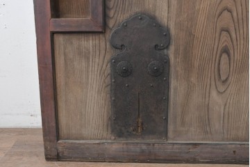 アンティーク建具　明治から大正期　しっかりとしたつくりの金網入りきつね格子蔵戸1枚　　(R-086519)