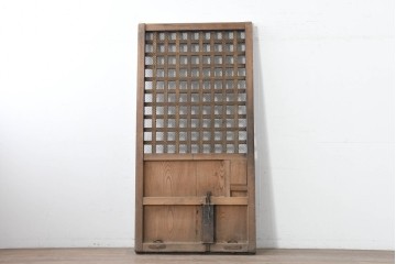 アンティーク建具　明治から大正期　しっかりとしたつくりの金網入りきつね格子蔵戸1枚　　(R-086519)