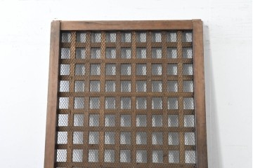アンティーク建具　明治から大正期　しっかりとしたつくりの金網入りきつね格子蔵戸1枚　　(R-086519)