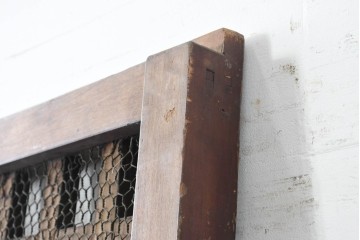 アンティーク建具　明治から大正期　しっかりとしたつくりの金網入りきつね格子蔵戸1枚　　(R-086519)
