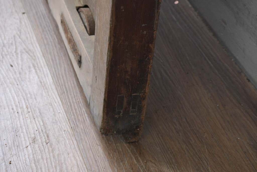 アンティーク建具　明治から大正期　しっかりとしたつくりの金網入りきつね格子蔵戸1枚　　(R-086519)