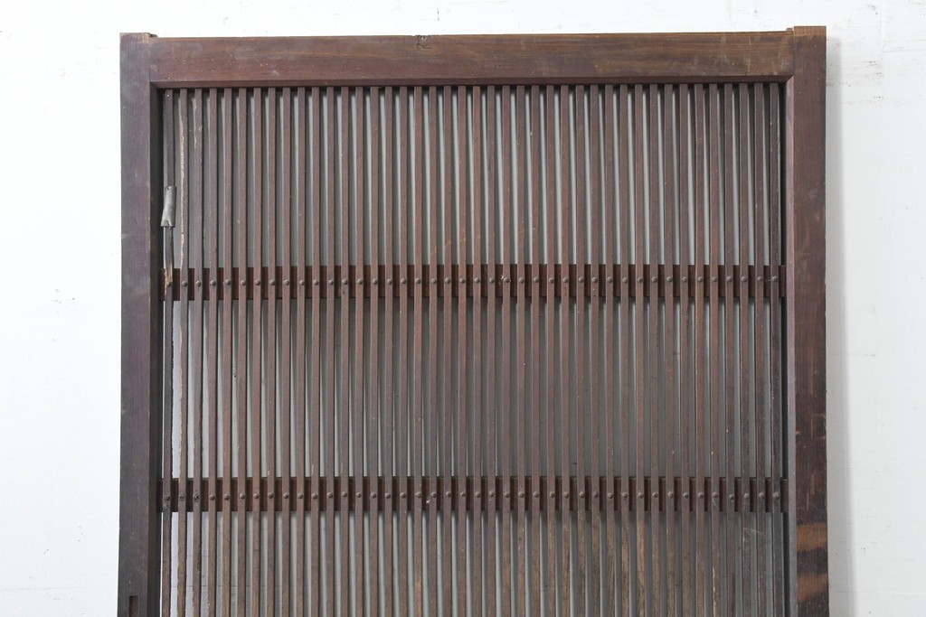 アンティーク建具　明治から大正期　栗(クリ)材　細やかな縦桟格子の蔵戸1枚　　(R-086520)