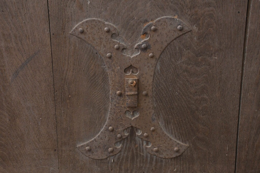 アンティーク建具　明治から大正期　栗(クリ)材　細やかな縦桟格子の蔵戸1枚　　(R-086520)