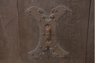 アンティーク建具　明治から大正期　栗(クリ)材　細やかな縦桟格子の蔵戸1枚　　(R-086520)