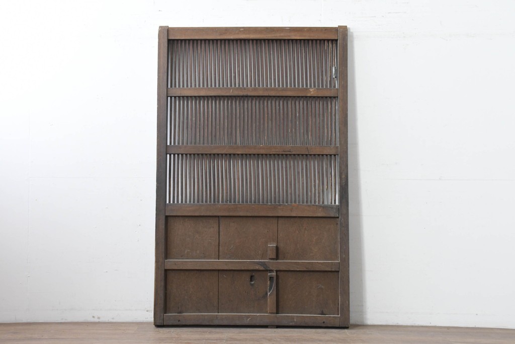 アンティーク建具　明治から大正期　栗(クリ)材　細やかな縦桟格子の蔵戸1枚　　(R-086520)