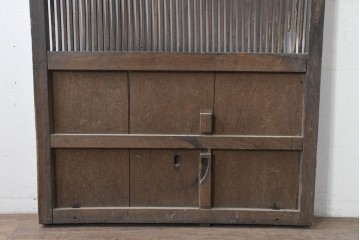 アンティーク建具　明治から大正期　栗(クリ)材　細やかな縦桟格子の蔵戸1枚　　(R-086520)