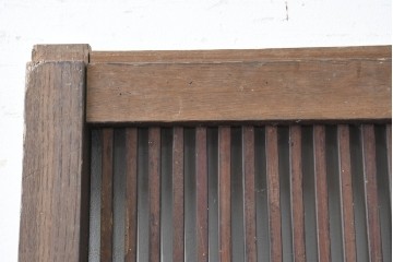 アンティーク建具　明治から大正期　栗(クリ)材　細やかな縦桟格子の蔵戸1枚　　(R-086520)