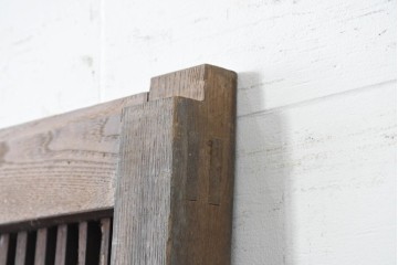 アンティーク建具　明治から大正期　栗(クリ)材　細やかな縦桟格子の蔵戸1枚　　(R-086520)