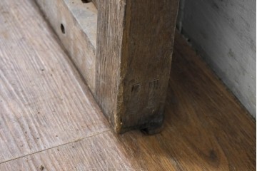 アンティーク建具　明治から大正期　栗(クリ)材　細やかな縦桟格子の蔵戸1枚　　(R-086520)