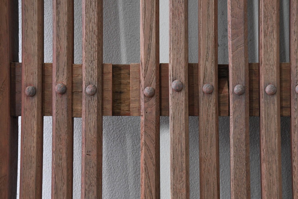 アンティーク建具　明治から大正期　細身の格子と意匠金具の幅狭格子蔵戸1枚　(R-086521)