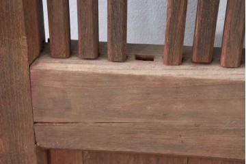 アンティーク建具　明治から大正期　細身の格子と意匠金具の幅狭格子蔵戸1枚　(R-086521)