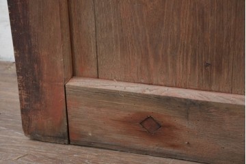 アンティーク建具　明治から大正期　細身の格子と意匠金具の幅狭格子蔵戸1枚　(R-086521)