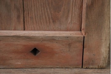 アンティーク建具　明治から大正期　細身の格子と意匠金具の幅狭格子蔵戸1枚　(R-086521)