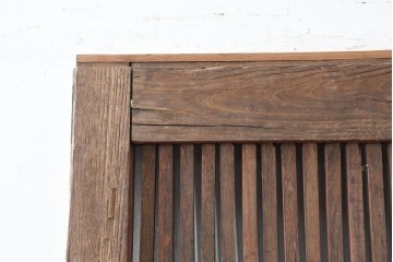 アンティーク建具　明治から大正期　細身の格子と意匠金具の幅狭格子蔵戸1枚　(R-086521)