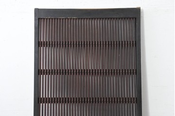 アンティーク建具　明治から大正期　縦桟×鋲打ちにツートンカラーが渋い格子蔵戸1枚　　(R-086522)