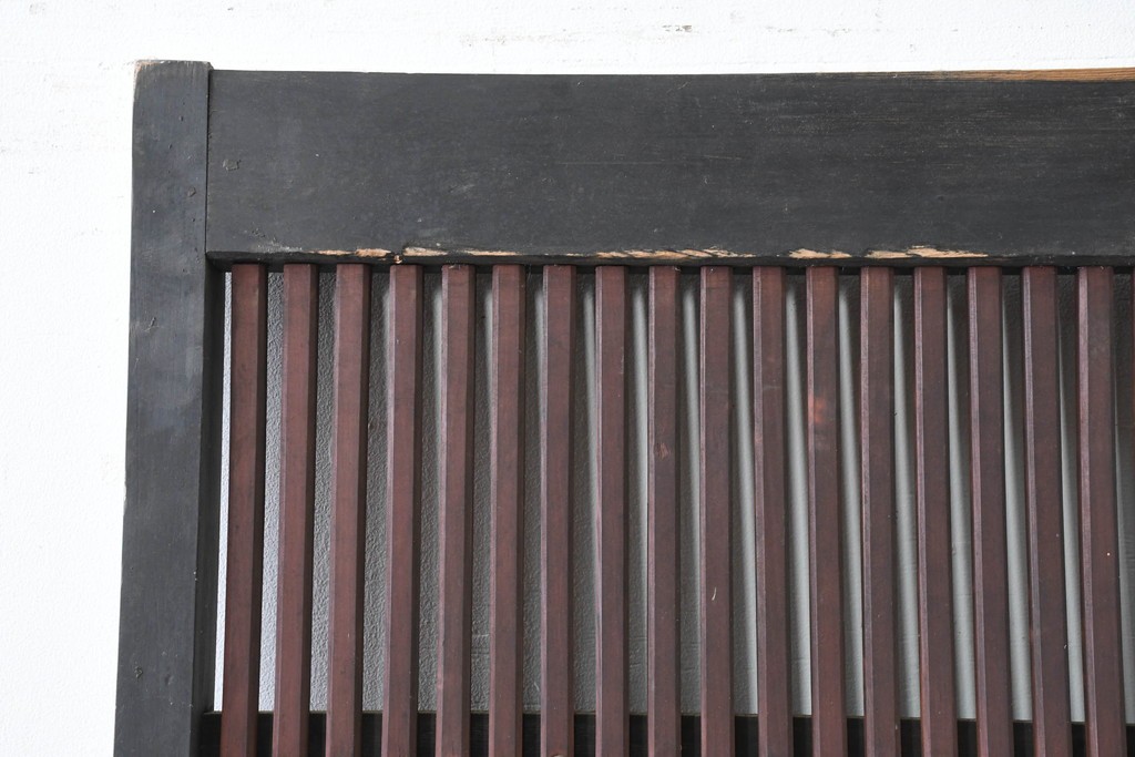 アンティーク建具　明治から大正期　縦桟×鋲打ちにツートンカラーが渋い格子蔵戸1枚　　(R-086522)