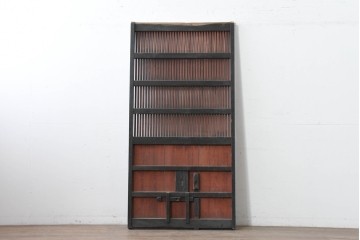 アンティーク建具　明治から大正期　縦桟×鋲打ちにツートンカラーが渋い格子蔵戸1枚　　(R-086522)