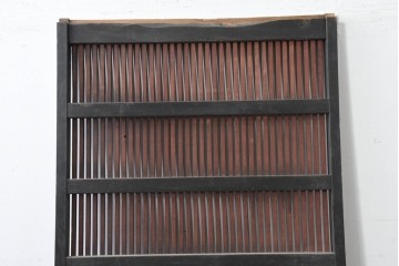 アンティーク建具　明治から大正期　縦桟×鋲打ちにツートンカラーが渋い格子蔵戸1枚　　(R-086522)